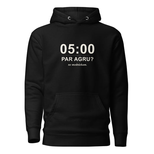 Džemperis ar kapuci ar uzrakstu 05:00 par agru? Ne medniekam.