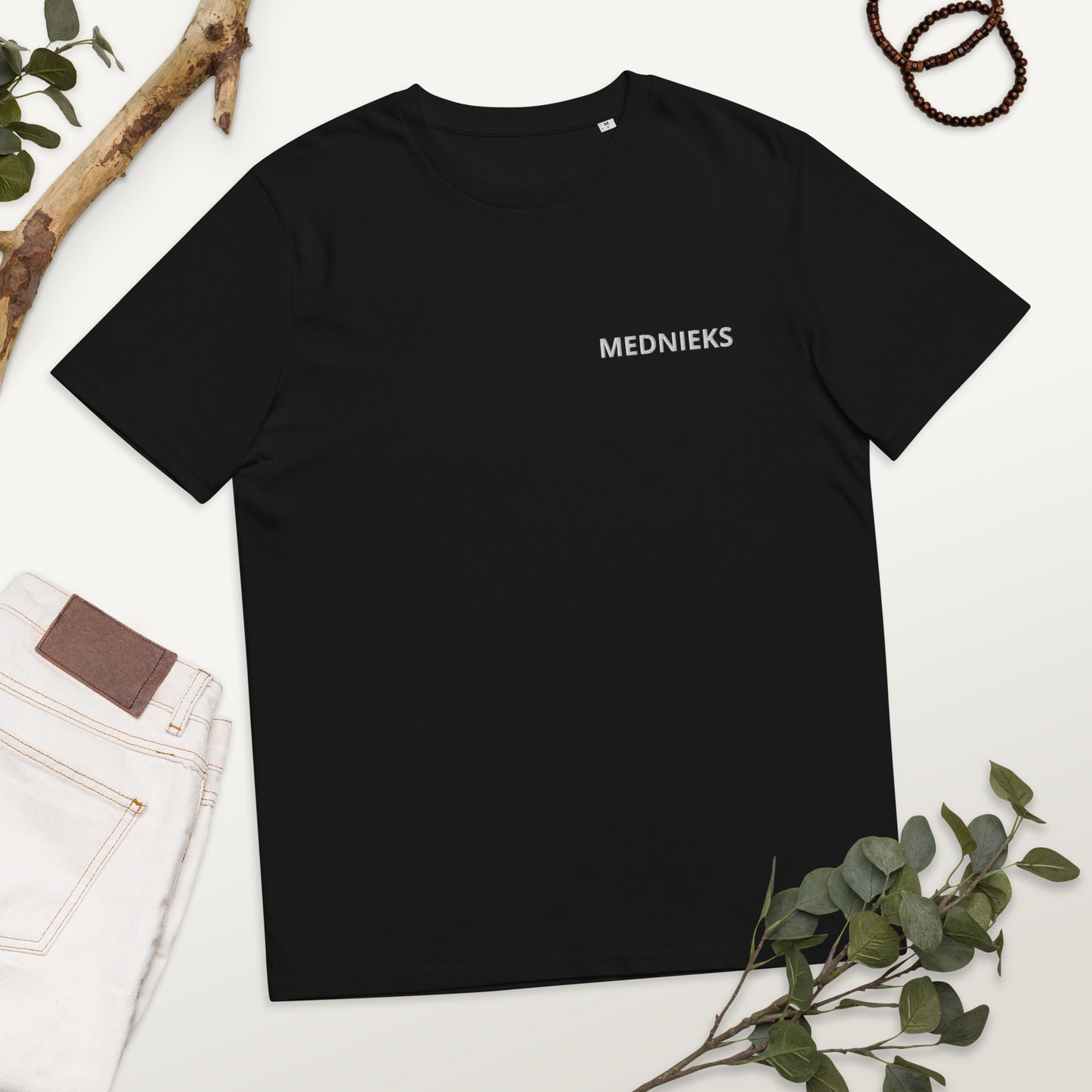 T-krekls ar izšūtu uzrakstu "Mednieks", melns