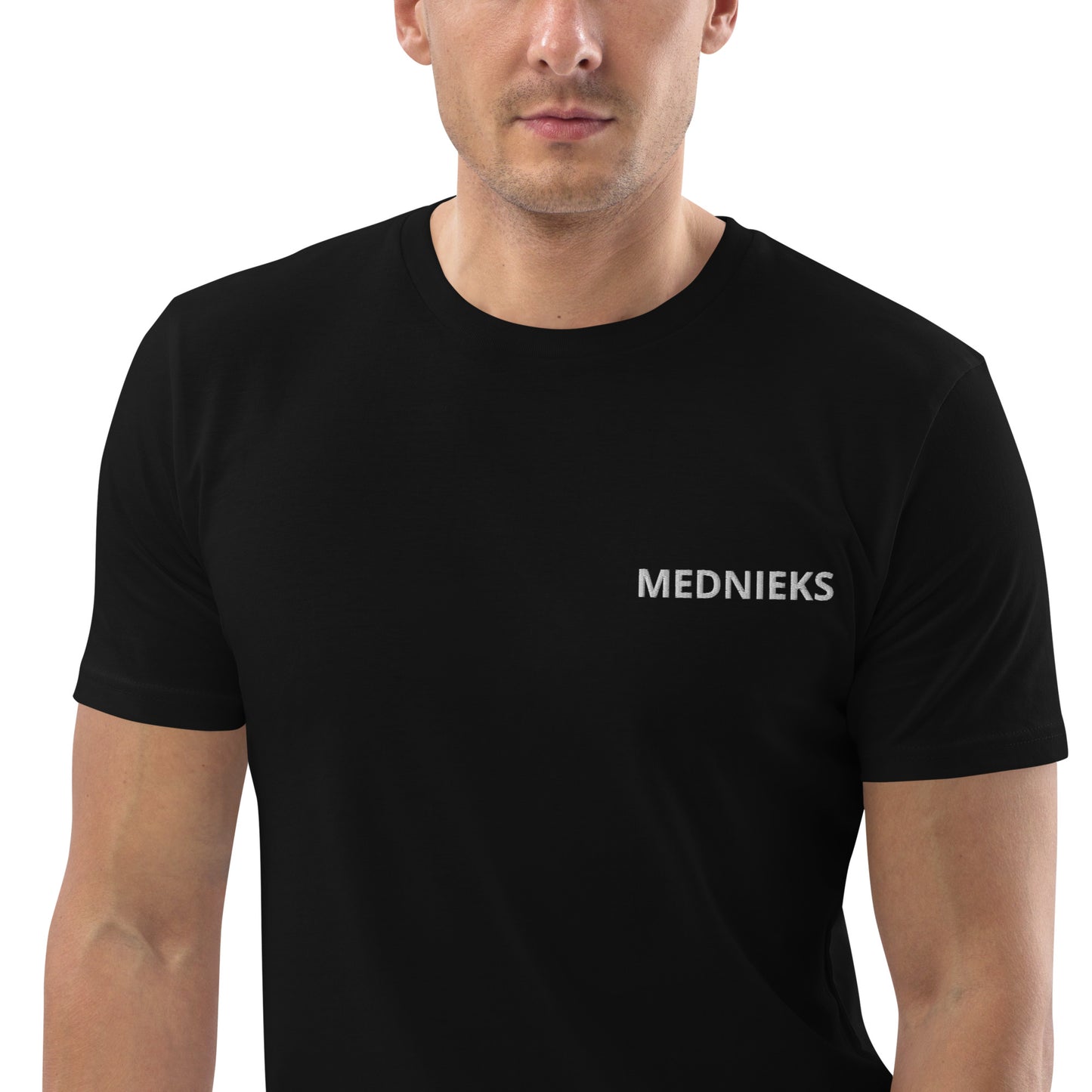 T-krekls ar izšūtu uzrakstu "Mednieks", melns